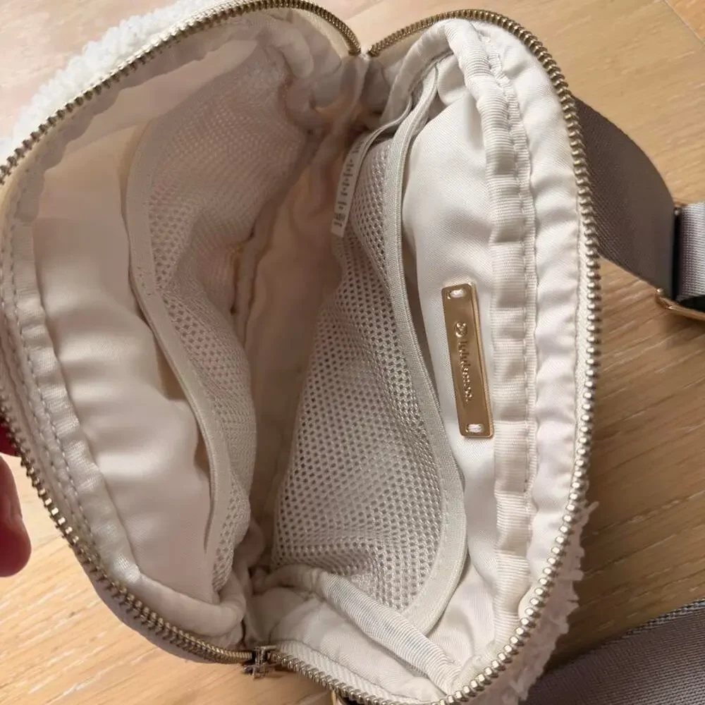 Lululemon everywhere belt bag fleece